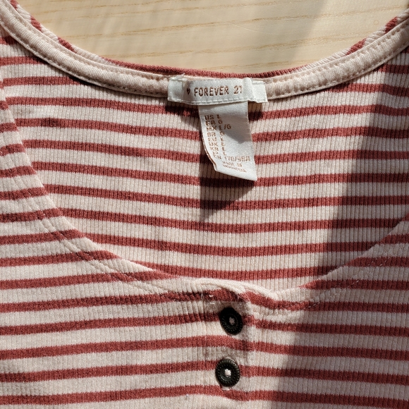 Crop Stretchy Striped Top - Picture 3 of 3